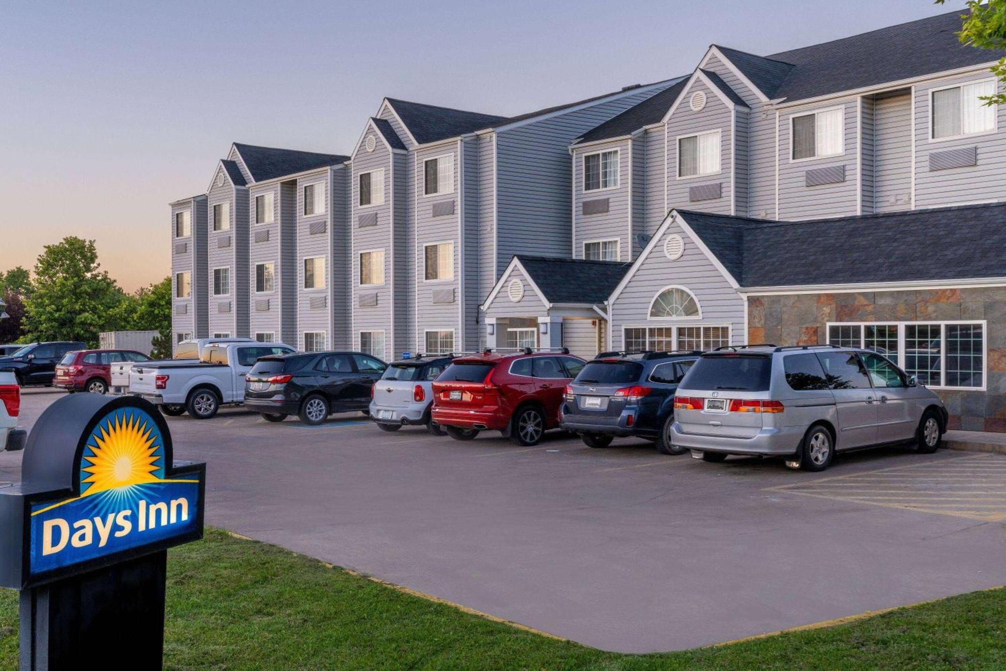 Days Inn & Suites By Wyndham Greeley Exteriör bild